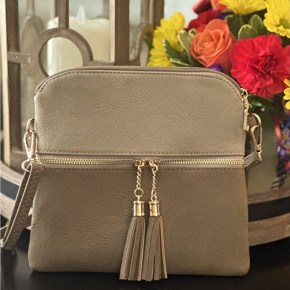 The perfect crossbody purse!